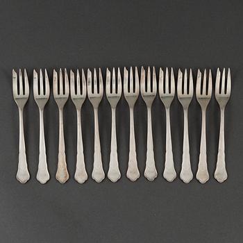 Tweleve silver cake forks, mid 20th century.