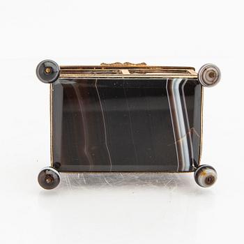 An early 20th century agate box.