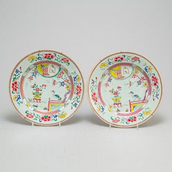 TALLRIKAR, fem stycken, kompaniporslin. Qingdynastin, Qianlong (1736-95).
