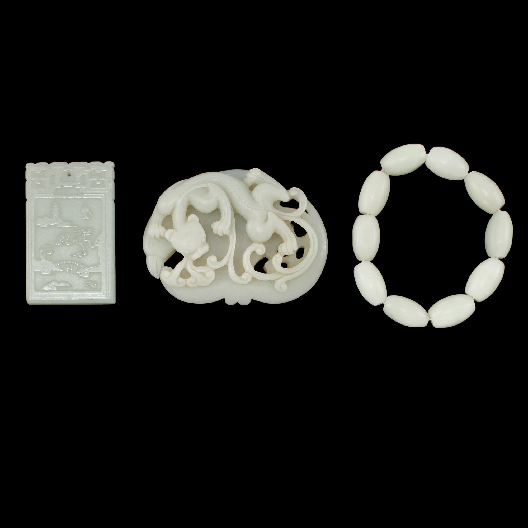 HÄNGEN samt ARMBAND, nefrit, modern tillverkning.