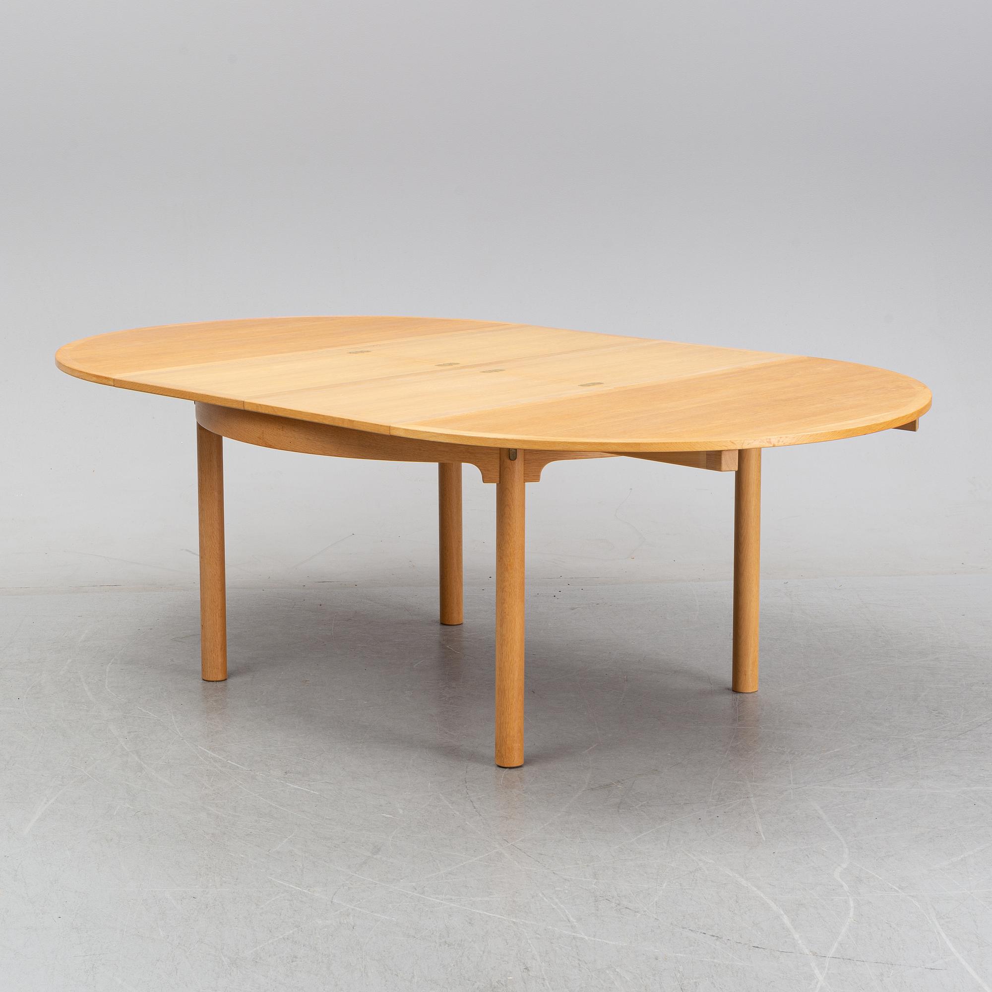 Børge Mogensen, a round 'Öresund' oak dining table.