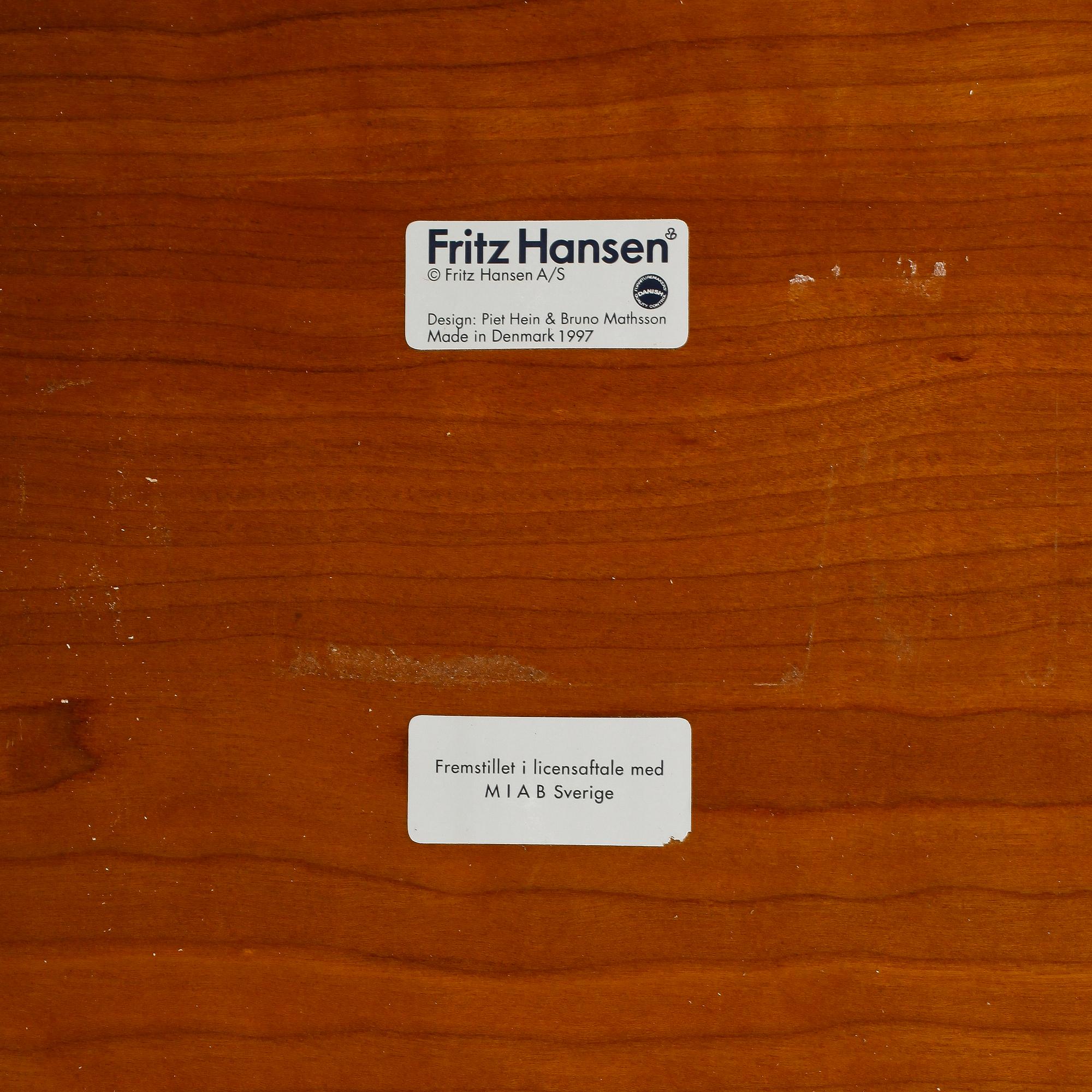 BORD, "Superellips", Bruno Mathsson och Piet Hein, för Fritz Hansen, 1900-talets slut.