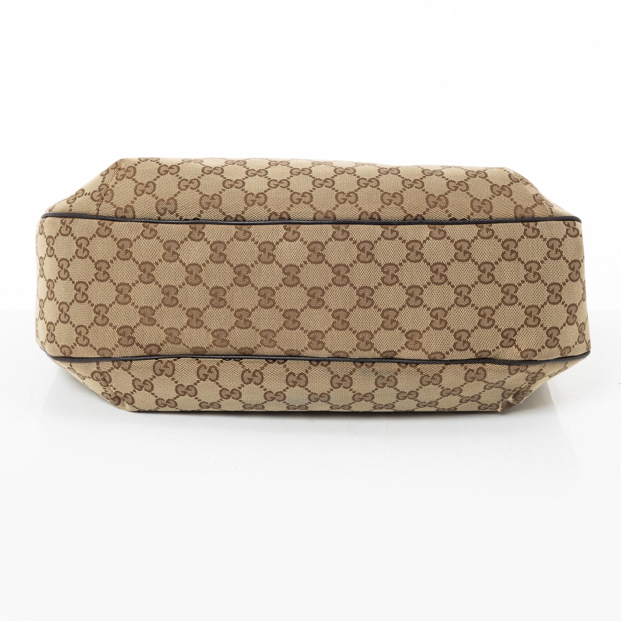 Gucci, GG Supreme bag.