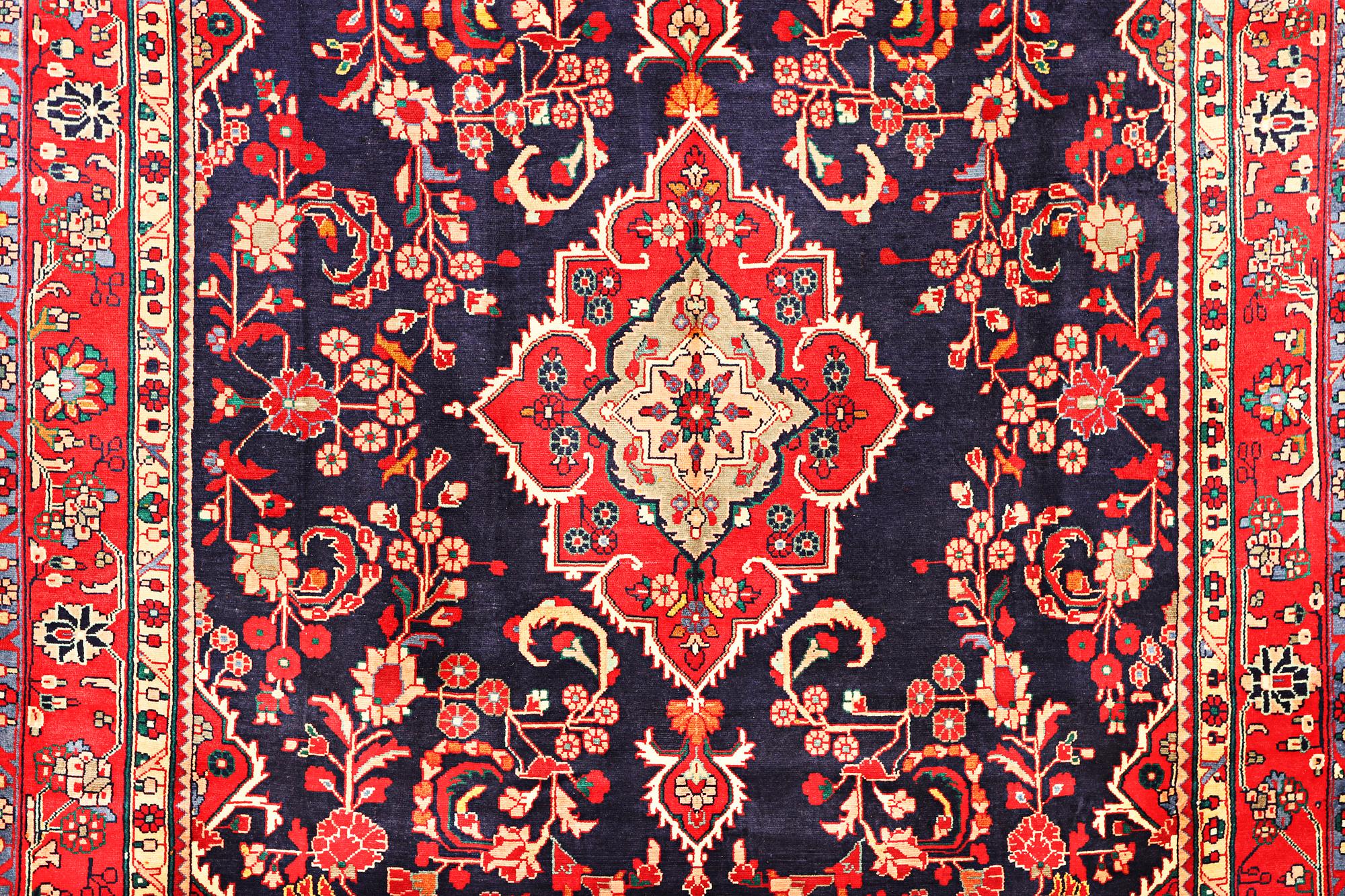 A carpet, Mahal, a. 320 x 217 cm.
