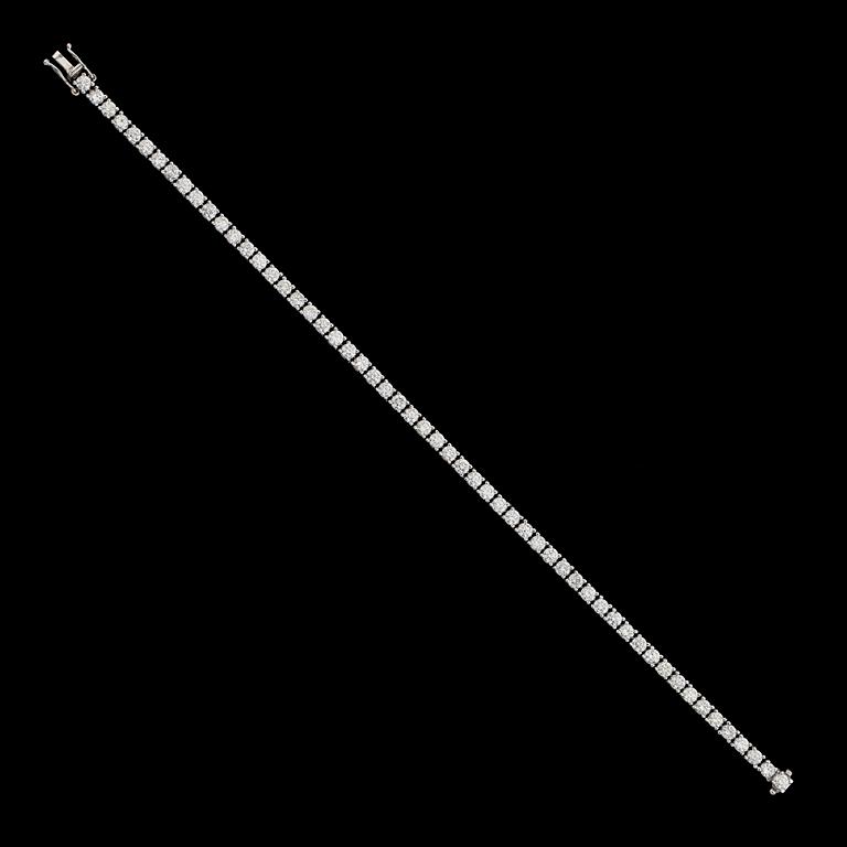 ARMBAND, 18K vitguld, Rivièrelänk, briljantslipade diamanter tot ca 4.83 ct. Vikt ca 12 g.