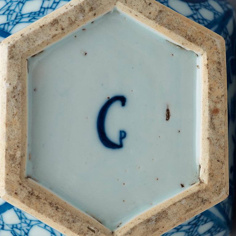 VAS, porslin. Qingdynastin, Kangxi (1662-1722).