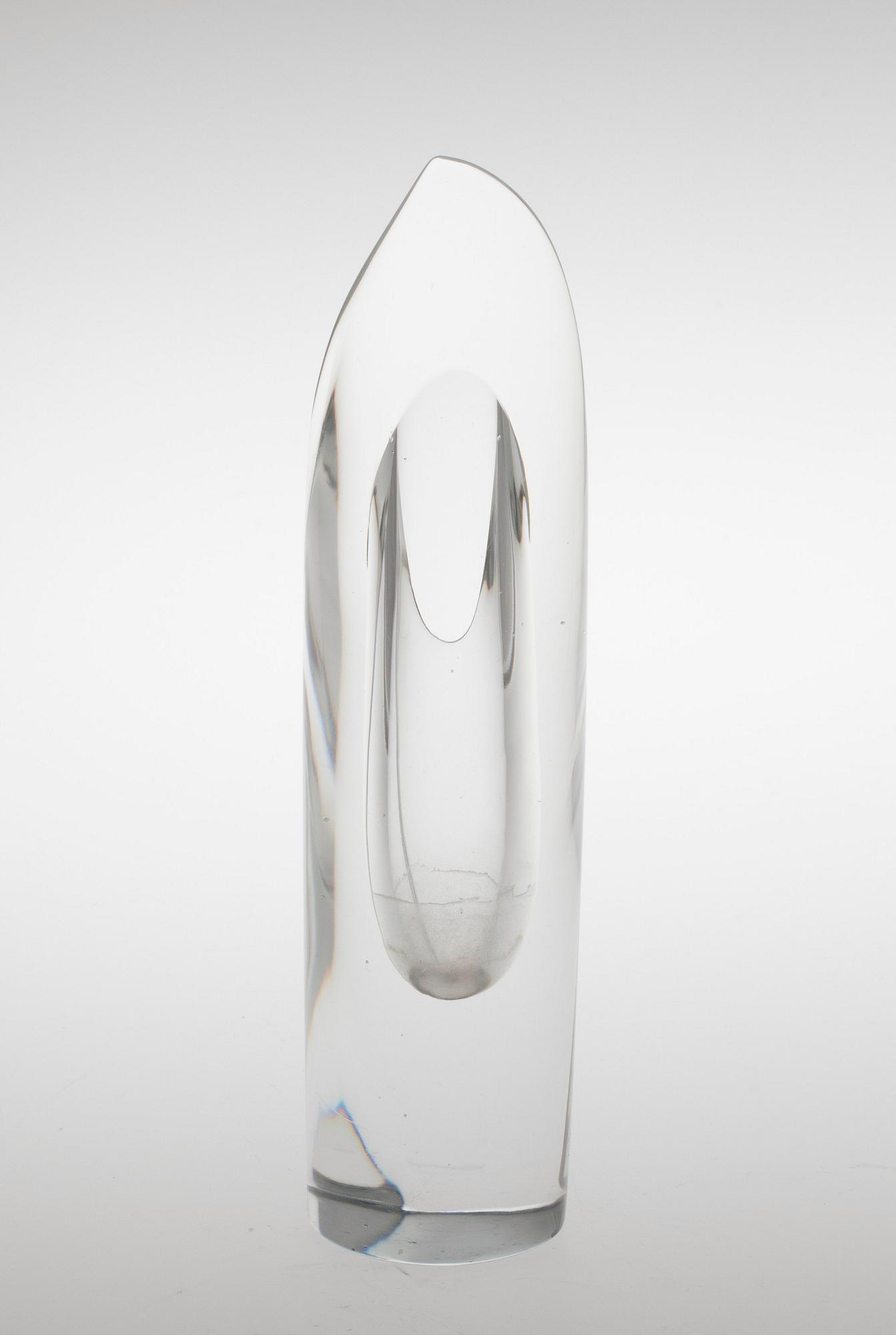 Aimo Okkolin, A GLASS SCULPTURE.