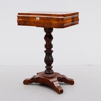 DAMARBETSBORD, senempir, 1800-talets mitt.