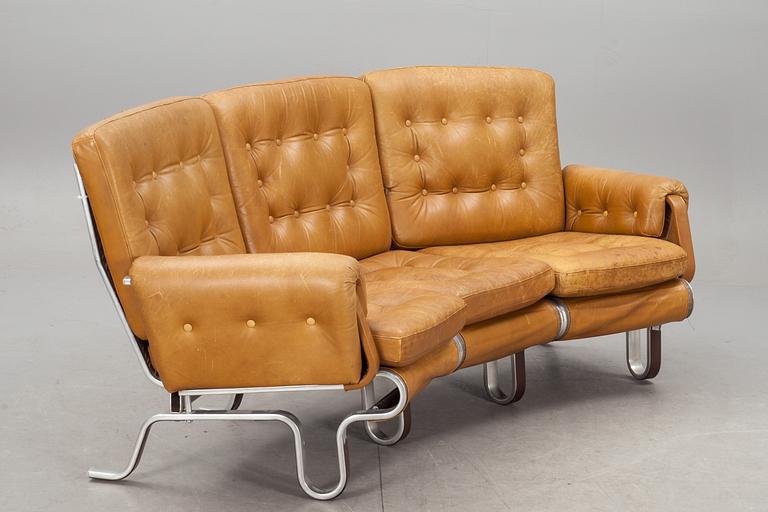 SOFFA, Design Eric Sigfrid Persson ur serien "Flytande Design". 1900-talets senare del.