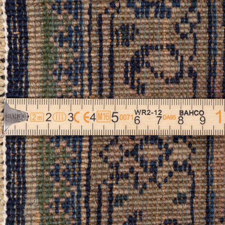 Carpet, 340 x 250 cm.