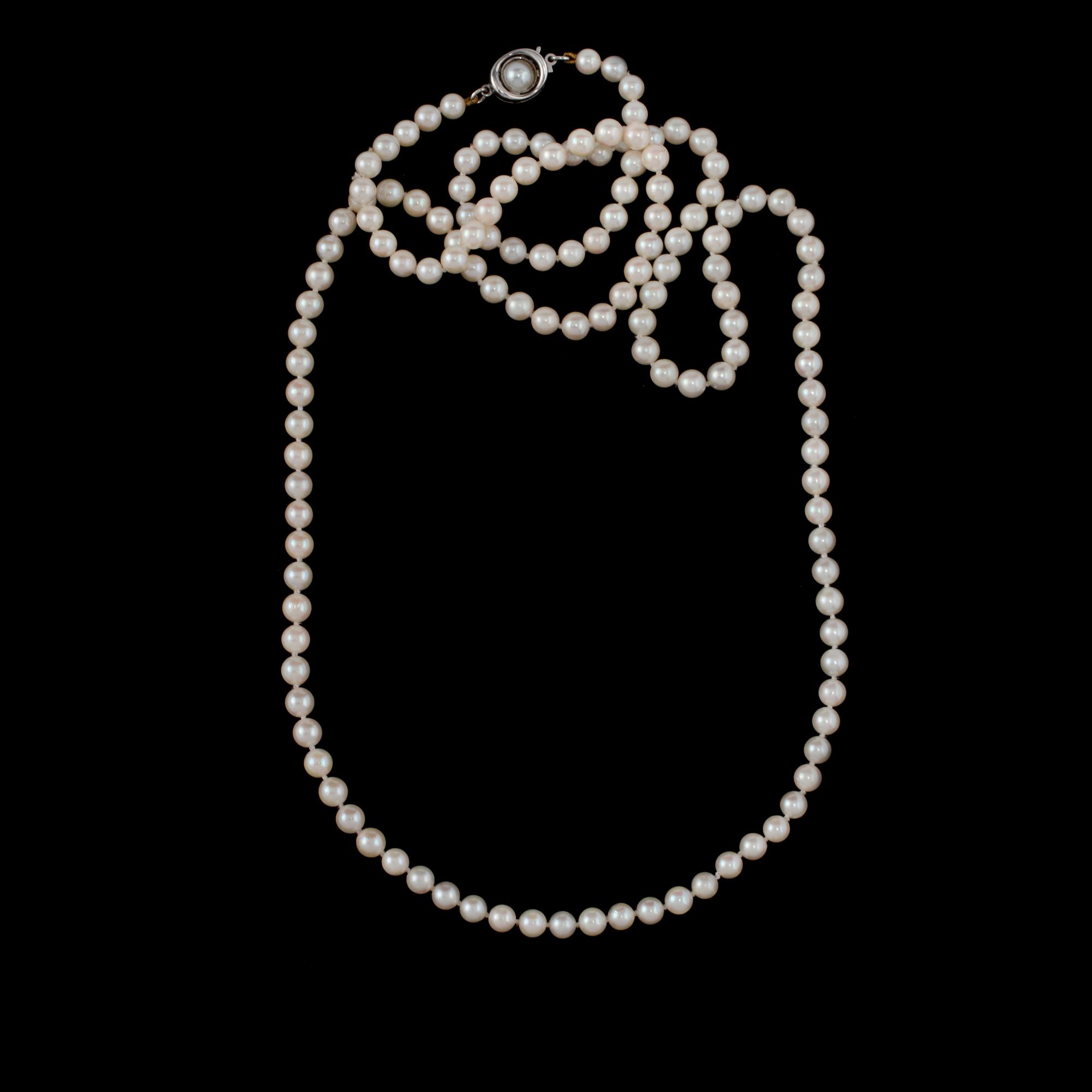 COLLIER, odlade pärlor med lås i sterling silver, utländsk stämpel JKa.