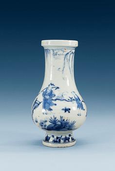 1477. A blue and white Transitional vase, 17th Century.