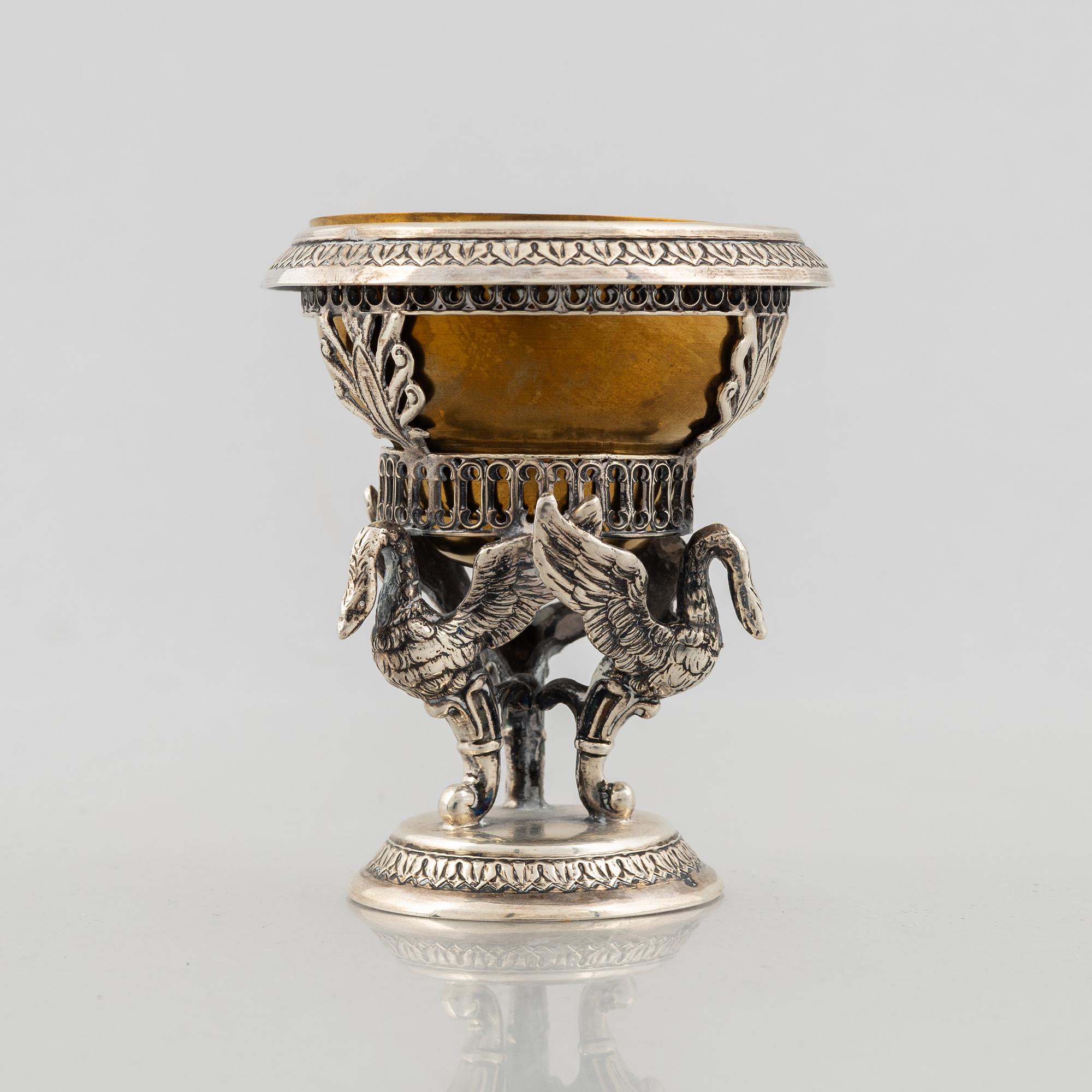 Skål på fot/saltkar, låghaltigt silver, fantasistämplar, empirestil, 1900-tal.