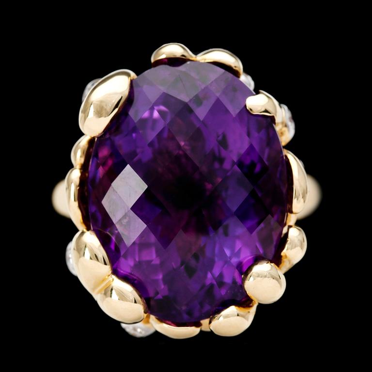 RING, fantasislipad ametist med briljantslipade diamanter, tot. ca 0.20 ct.
