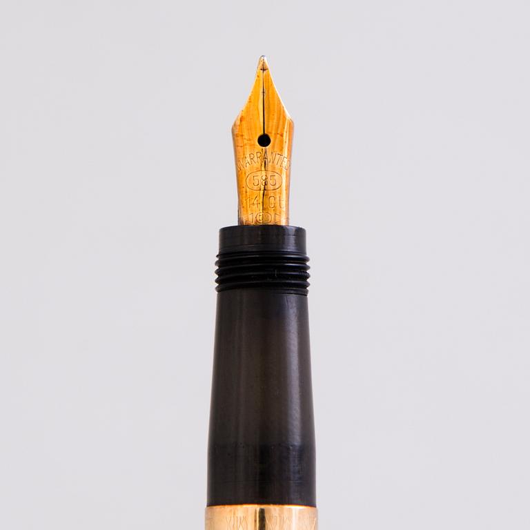 A 1920s Fountain pen, 14K gold.