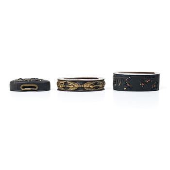 Fuchi och kashira i par, Meiji, mumei, samt en fuchi.