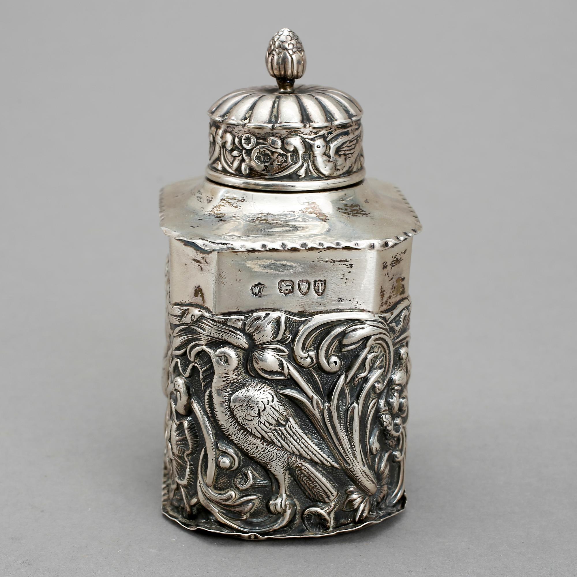 TEDOSA SAMT PLUNTA, silver, London 1894 resp Nederländerna med engelska sekundärstämplar 1887. Tot ca 274 gram.