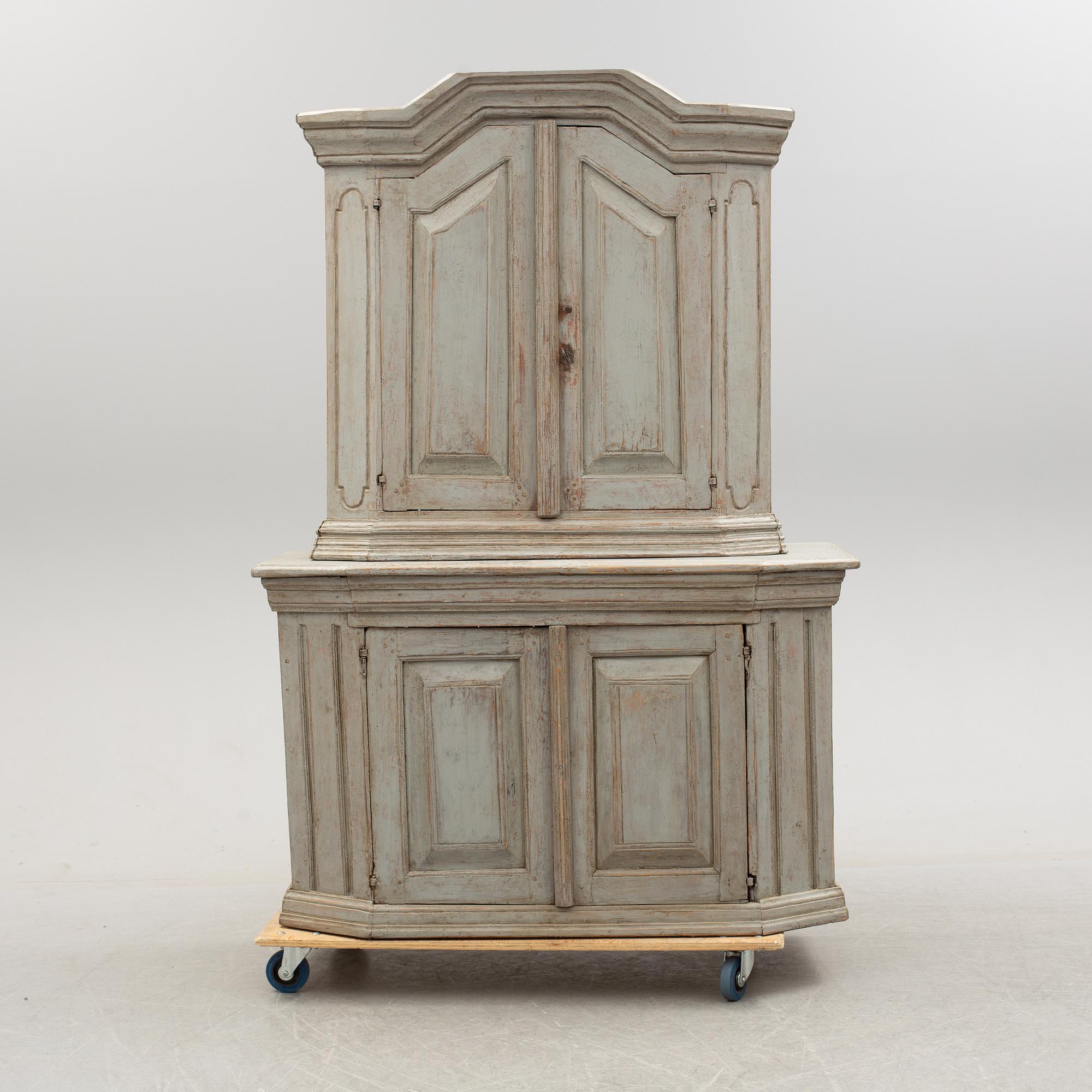 An 18th century Baroque cabinet.