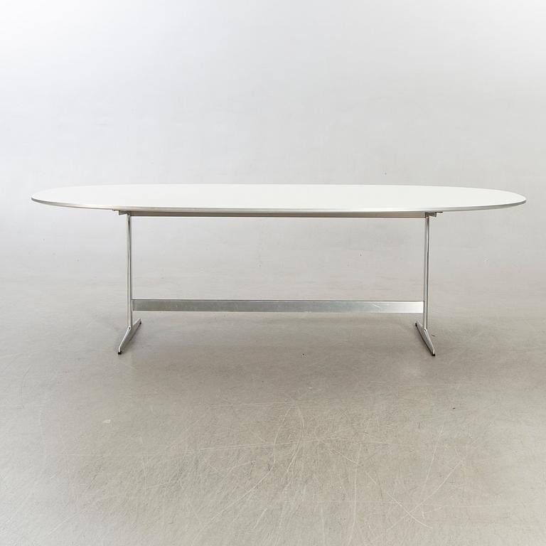 Bruno Mathsson & Piet Hein, bord "Superelips" för Fritz Hansen, licenstillverkat i Sverige 2007.