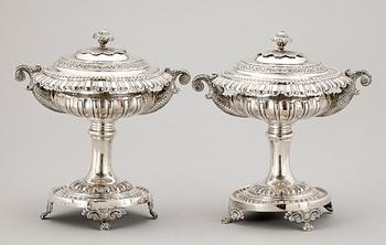 SOCKERSKÅLAR, silver, ett par, Anders Lundqvist, Stockholm. 1835. Total vikt ca 2000 gram.