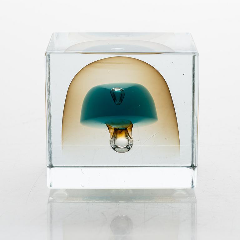 Oiva Toikka, An annual glass cube, signed Oiva Toikka 289/2000, Nuutajärvi 1983.