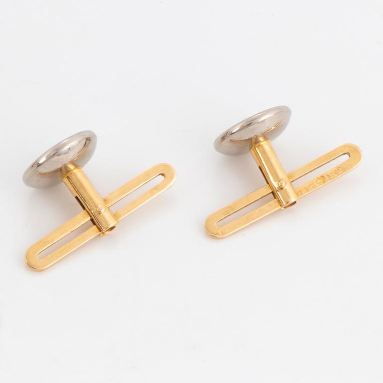 Cufflinks and shirt buttons, 18K gold and mother of pearl.