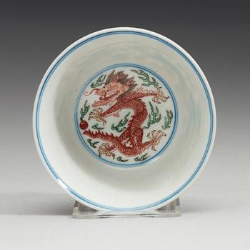 A dragon and phoenix bowl, Qing dynasty with Kangxi's six-character mark (1644-1912).