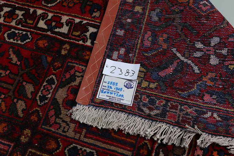 A CARPET, Bakthiari 390 x 305 cm.
