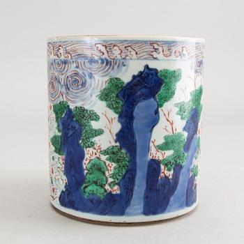 A Transitional Wucai brush pot, 17th Century.