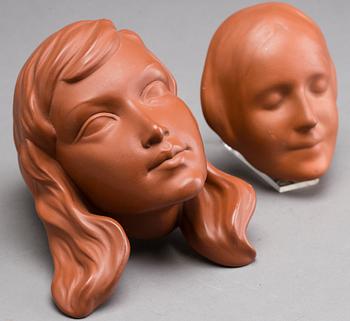 A PAIR OF GOLDSCHEIDER MASKS.