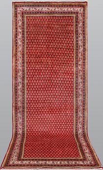 A Saruk Mir runner, c. 313 x 115 cm.