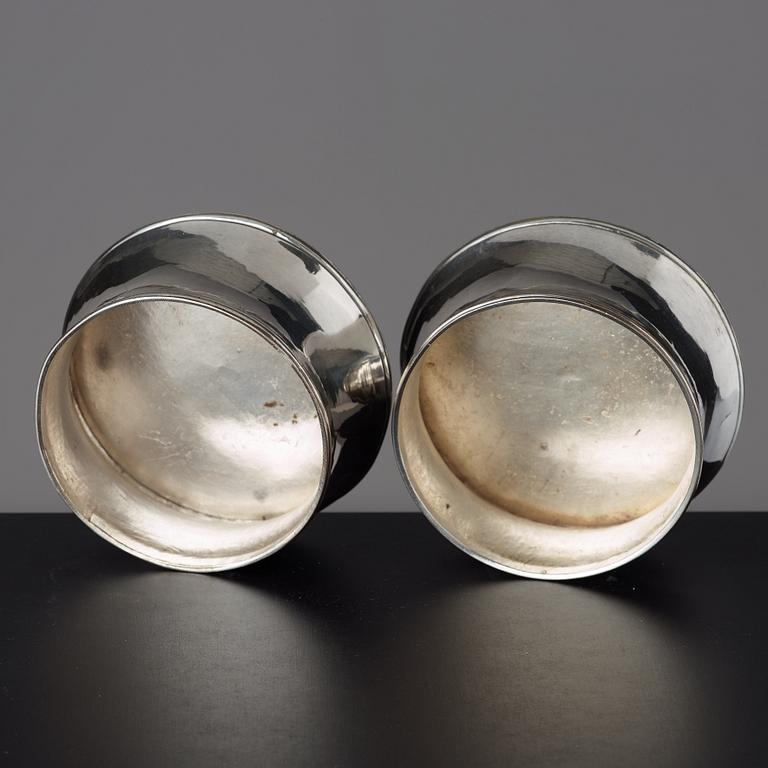 TOILETTEASKAR ett par, av Johan Gustaf Ahlgren (verksam i Stockholm 1771-99), gustavianska.