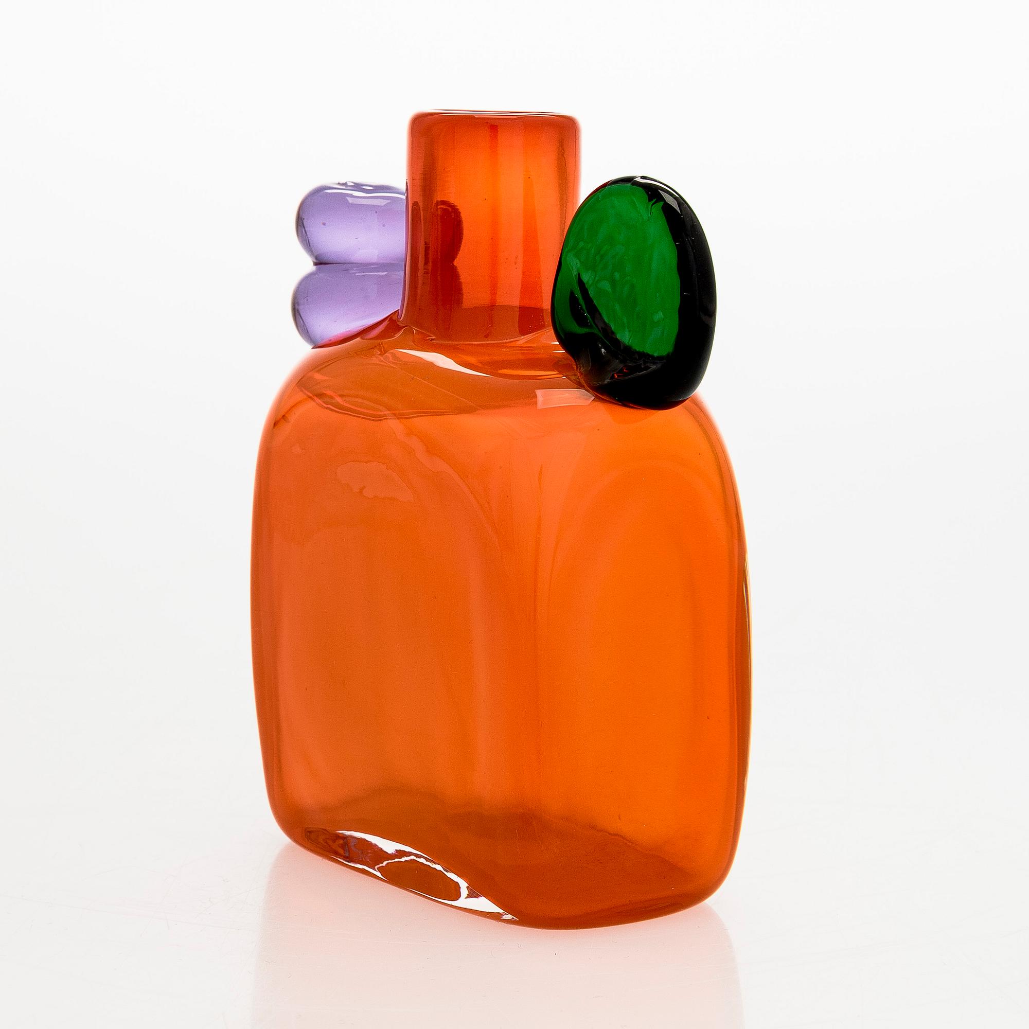 Oiva Toikka, a 'Pompom' bottle signed Oiva Toikka Nuutajärvi Notsjö.