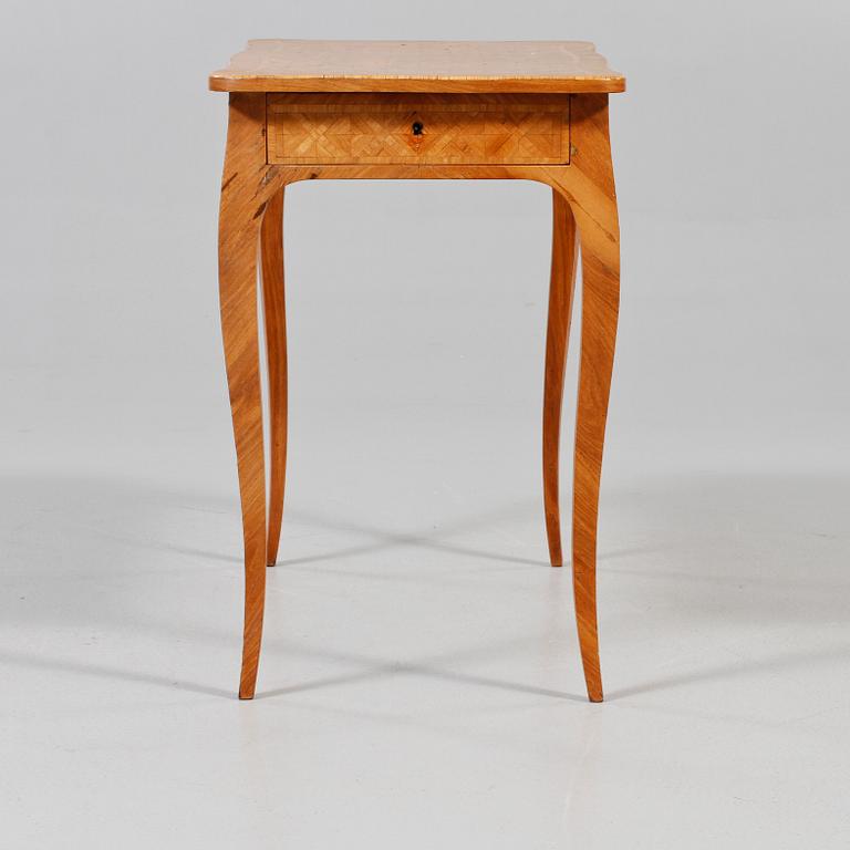 BORD, rokokostil, 1900-talets första hälft.