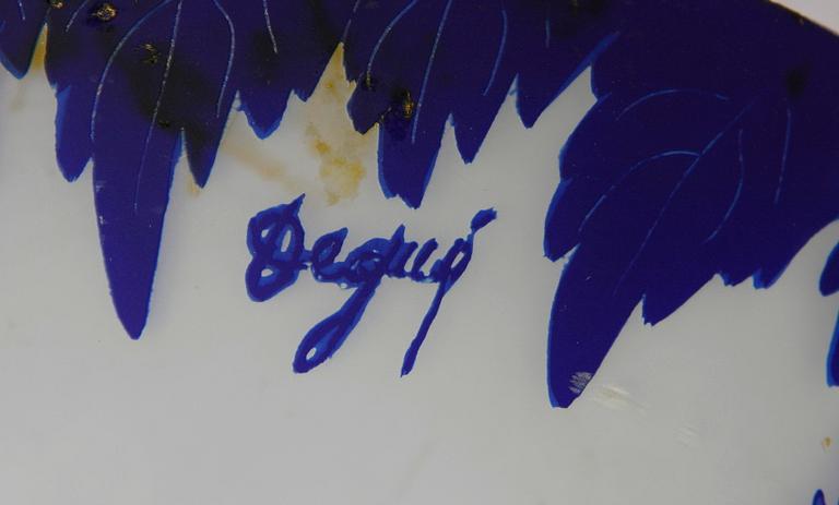 TAKAMPEL, glas, Degué. Sign.