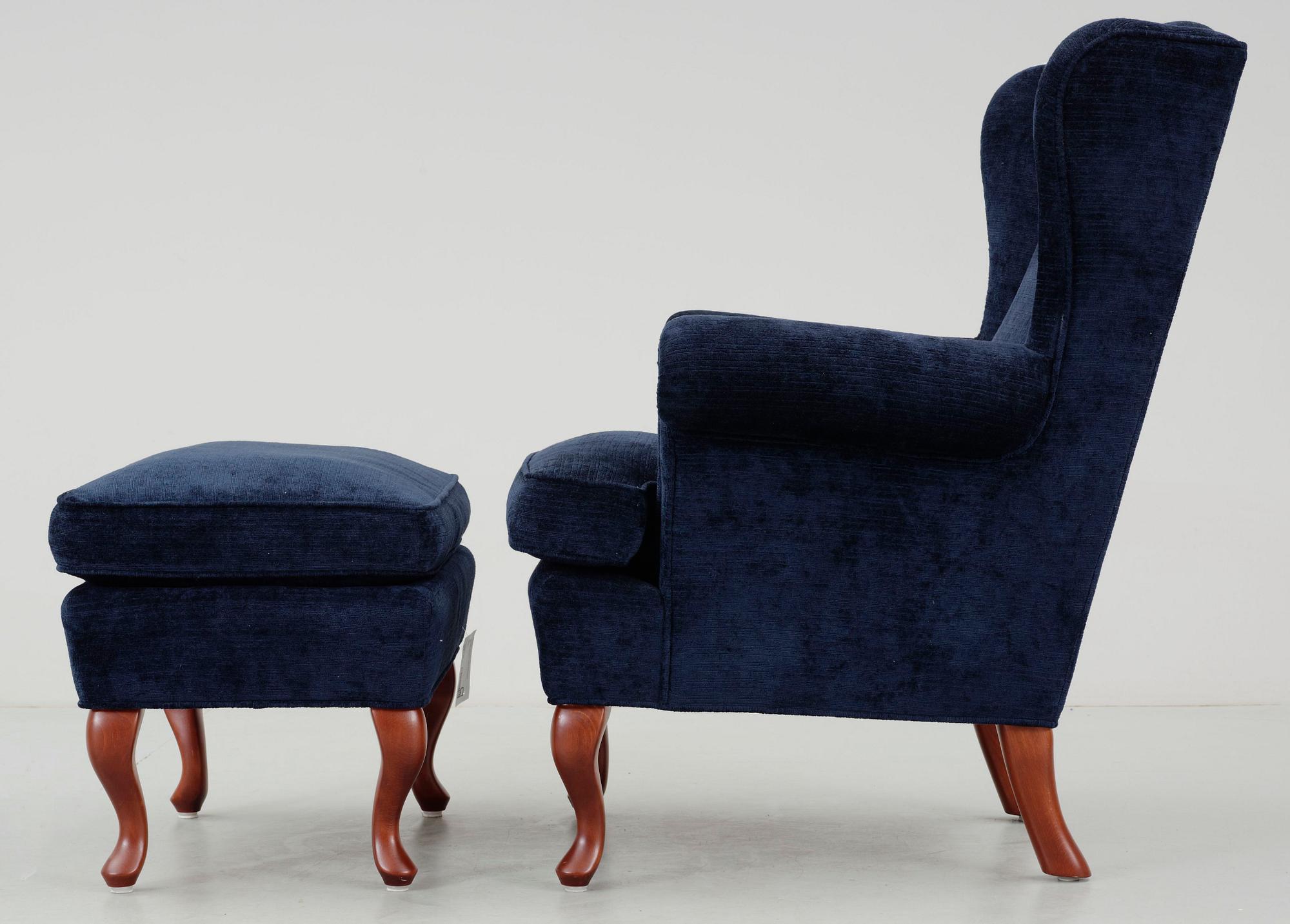 FÅTÖLJ MED FOTPALL. 1900/2000-tal.