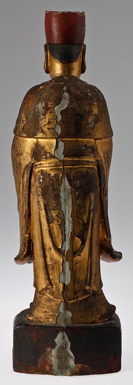 FIGUR, förgyllt och bemålat trä. Qing dynastin, 1600/1700-tal.