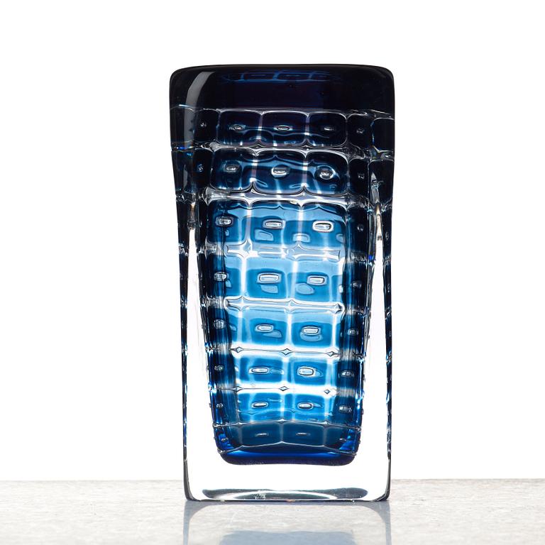 Edvin Öhrström, an Ariel glass vase, Orrefors, Sweden 1957.