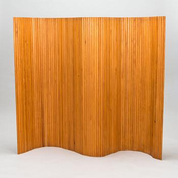 Alvar Aalto, A late 20th-century screen for Artek, Finland. Circa 150x200 cm.