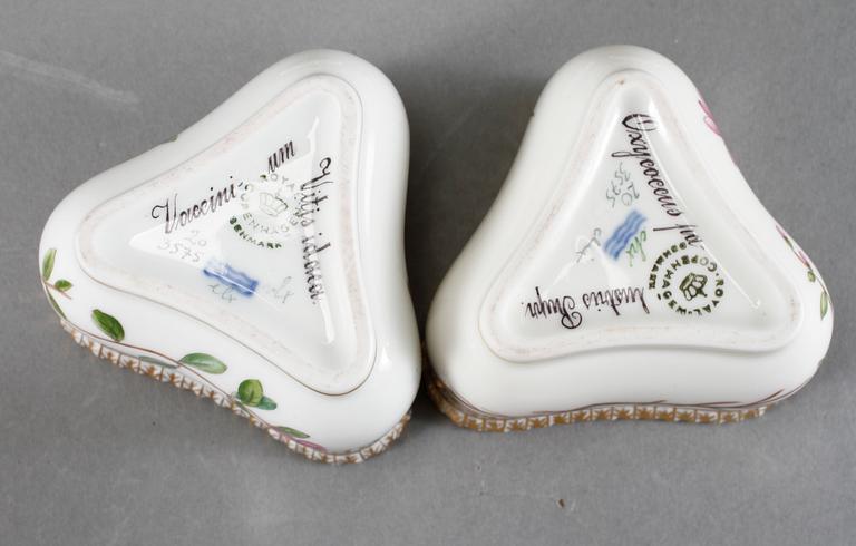 CRÈMEKOPPAR, ett par, porslin, "Flora Danica", Royal Copenhagen, 1900-tal.