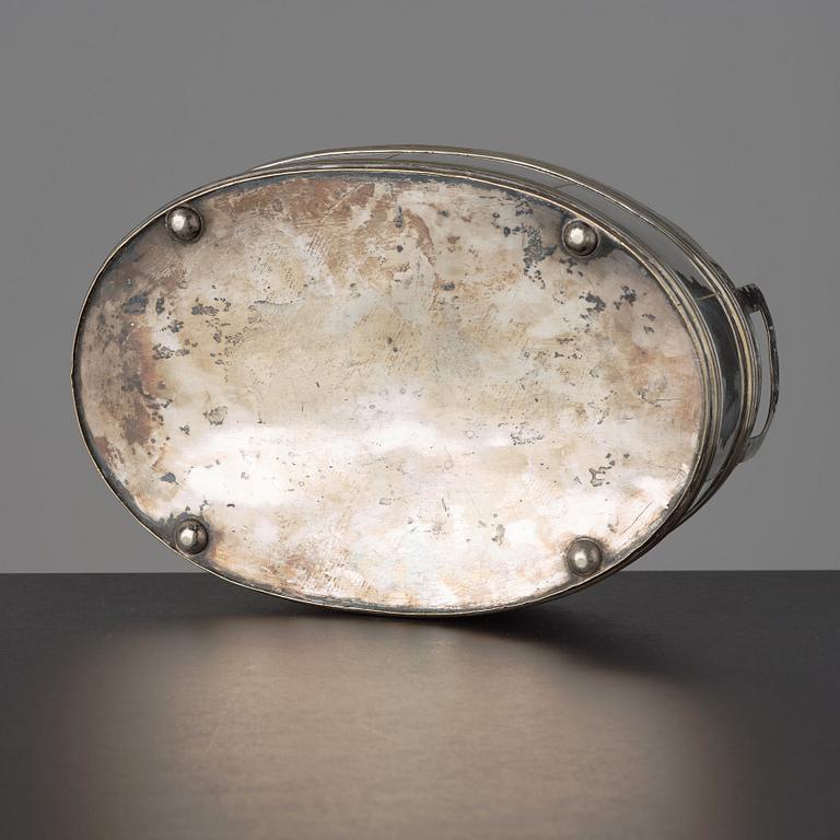 A late Gustavian early 18th century deep dish.