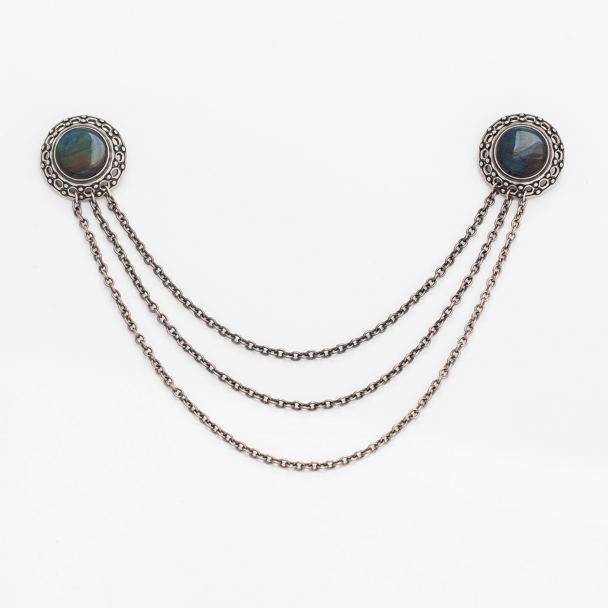 Kai Lindström, Kauluskoru, sterlinghopeaa, graniittia. Kalevala Koru, Helsinki 1994.