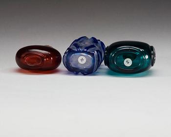 A set of three glass snuff bottles, Qing dynasty.