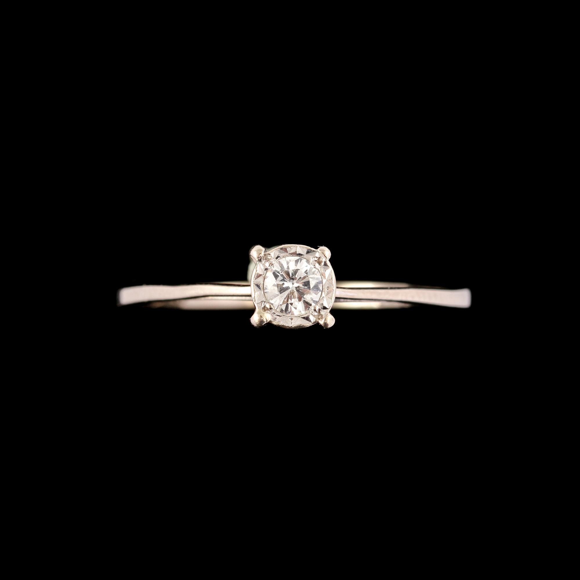 RING, 18k guld med briljantslipad diamant ca 0.10 ct, importstämplad. Vikt ca 0,5 g.