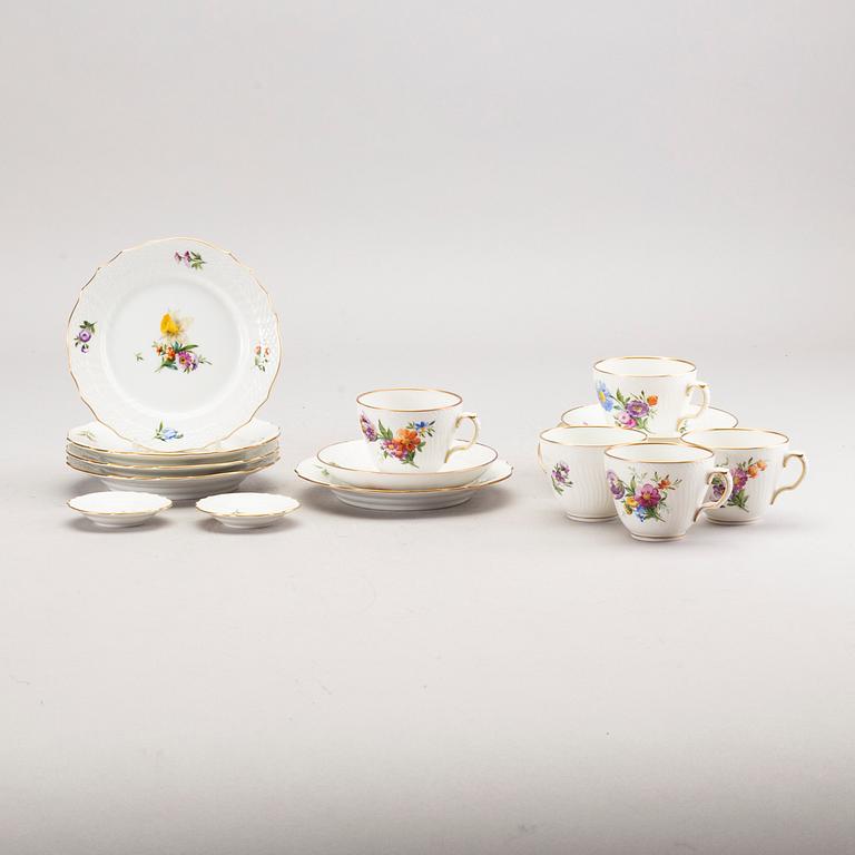 KAFFESERVIS, porslin, 12 delar,  "Sachsisk Blomst"Royal Copenhagen.