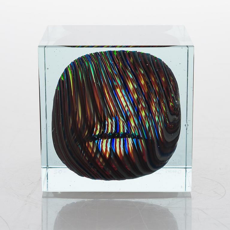 OIVA TOIKKA, A special glass cube, signed Oiva Toikka Nuutajärvi Notsjö -05.