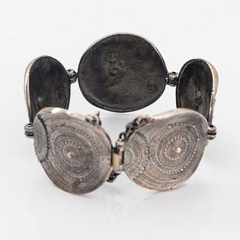 Jorma Laine, A silver bracelet "Chic". Turun Hopea, Turku 1986.