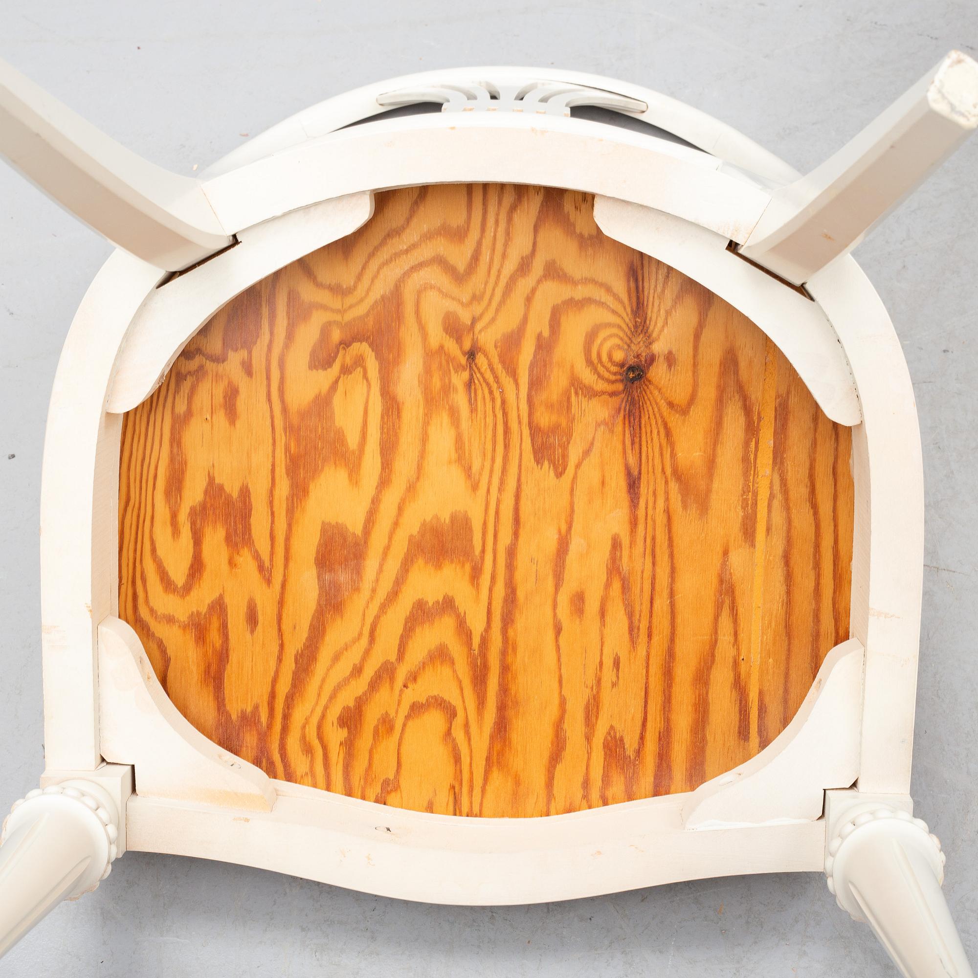 Four chairs with dinner table, late 20th Century.