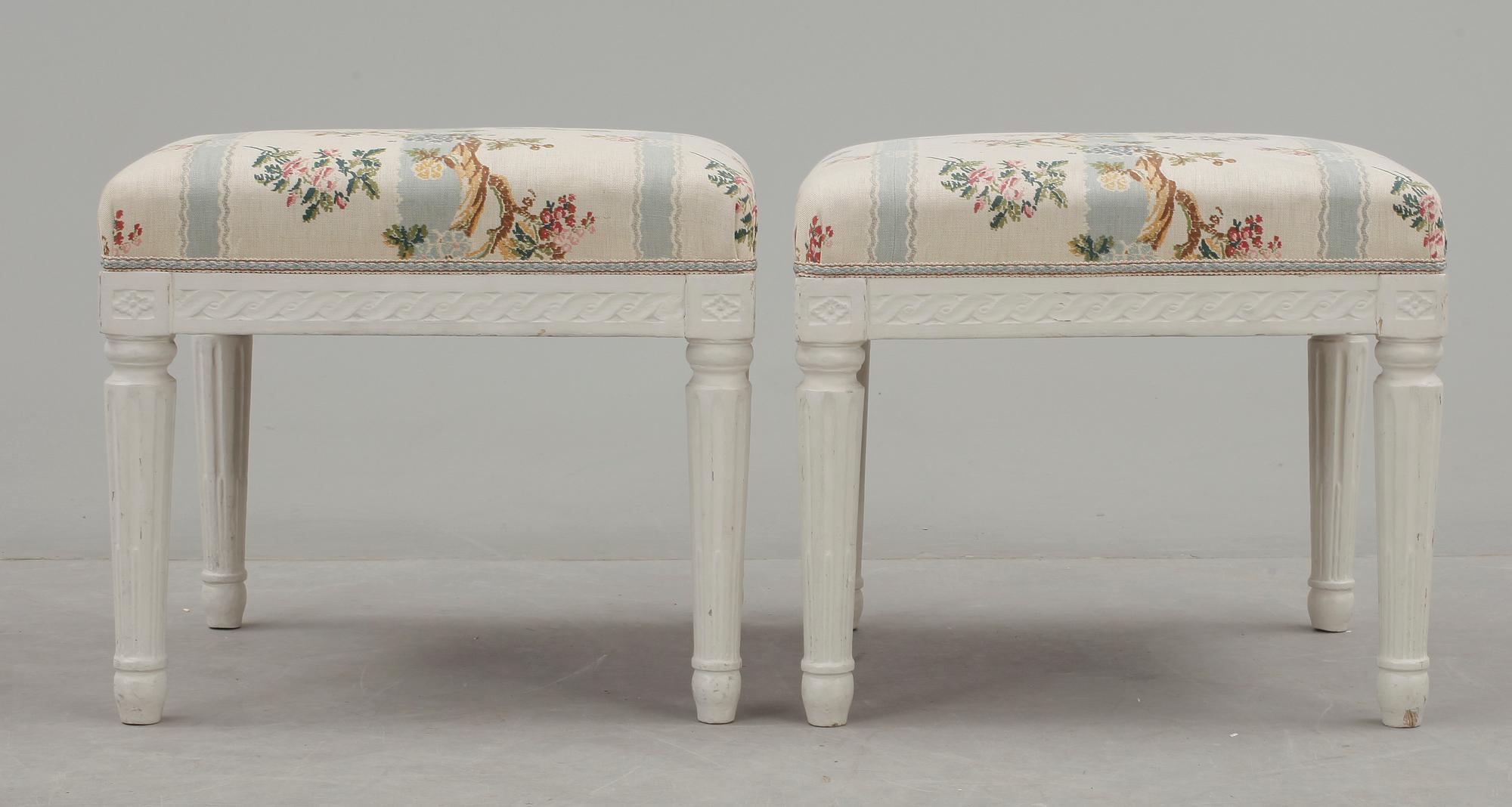 TABURETTER, ett par, gustavianska, 1700-talets slut.
