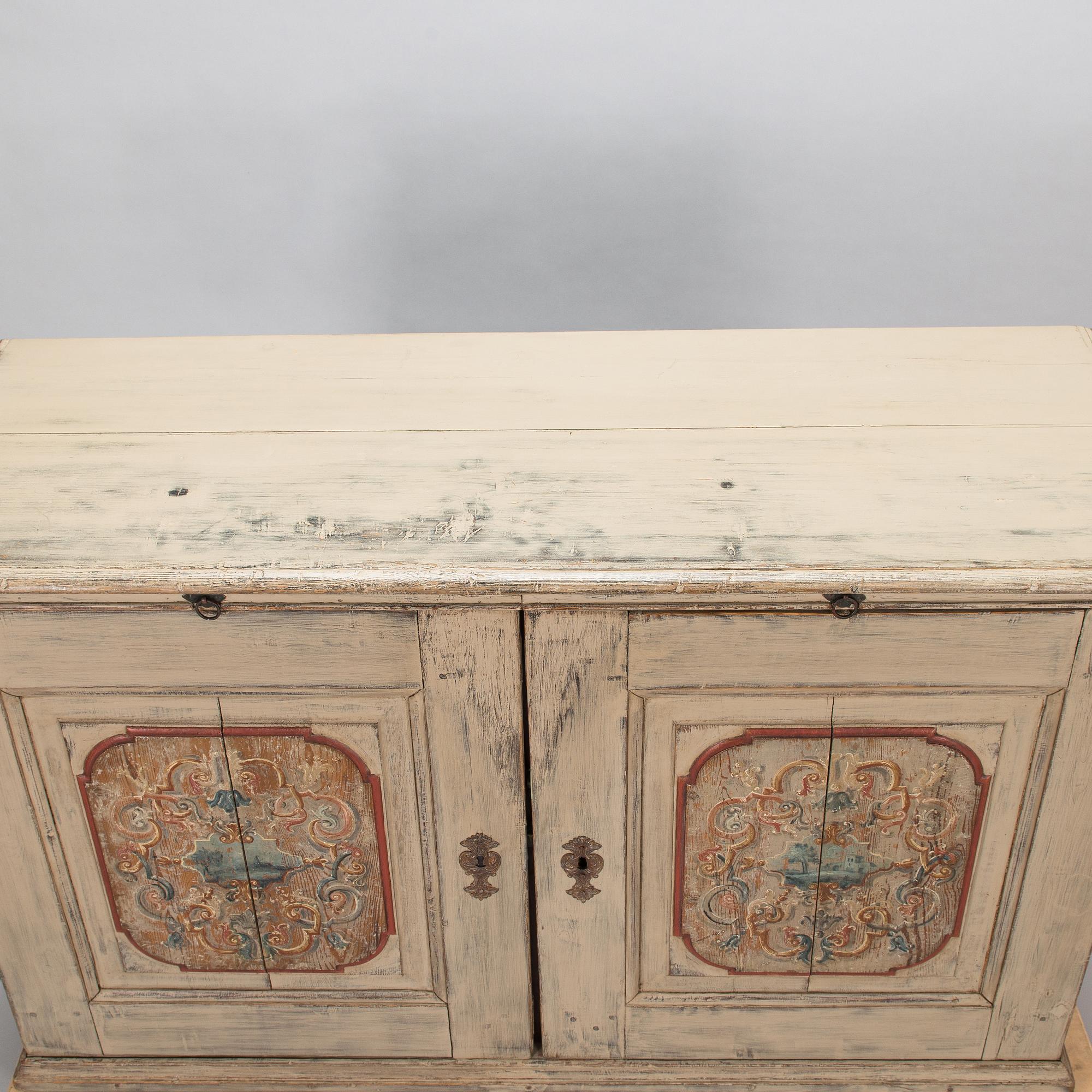 A painted pine sideboard from the 19th century.